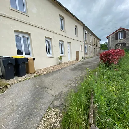 Maison Spacieuse Sur 2 Etages Completement Renovee Holiday home Marolles (Oise)